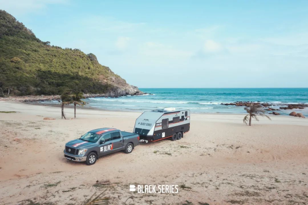 使用黑系拖挂房车出游的四个理由